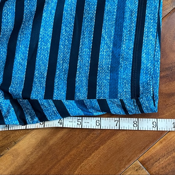 The North Face Men’s Blue Striped Drawstring Boardshorts - Picture 10 of 10